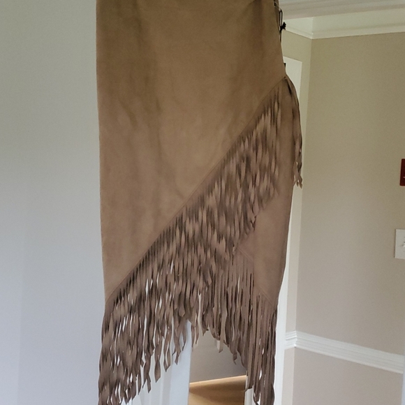 Faux suede skirt size 4 Expess NWT - Picture 1 of 3
